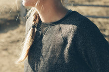 Load image into Gallery viewer, The Women&#39;s Apres Crewneck in Salt and Pepper Fleece
