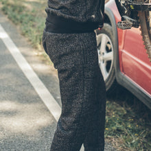 Load image into Gallery viewer, The Women&#39;s Apres Sweatpant in Salt and Pepper Fleece
